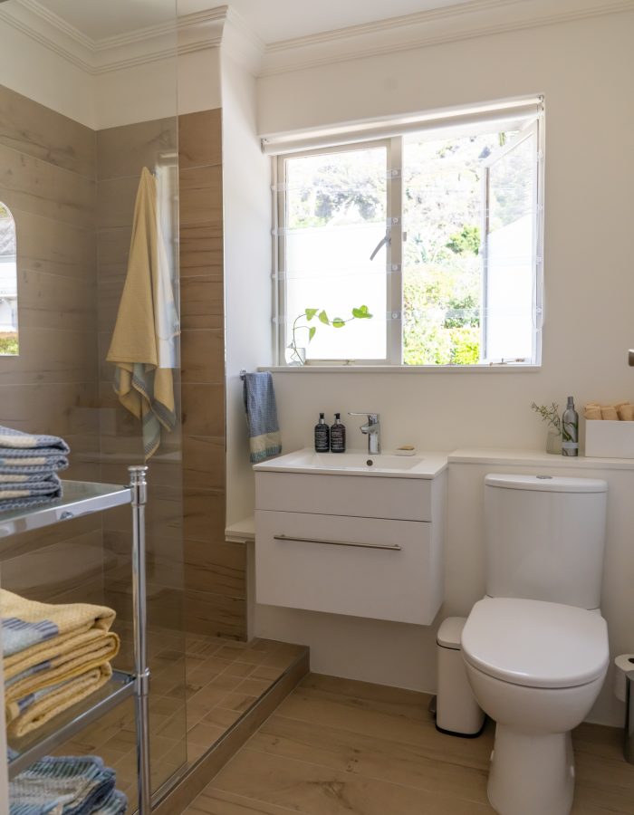 bliss-seaside-apartment-bathroom